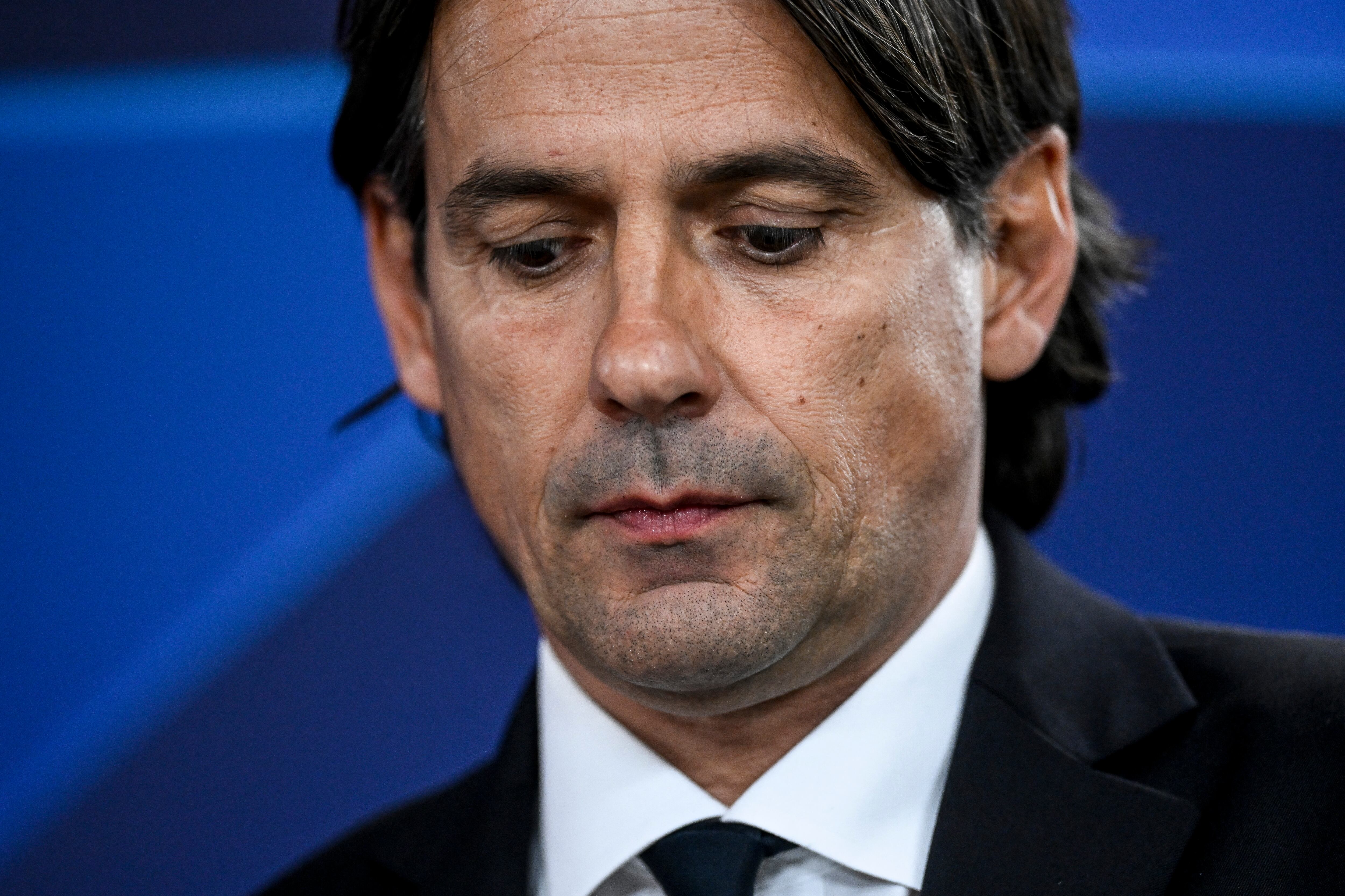 Inter Milan's Italian coach Simone Inzaghi arrives for a press conference at Luz stadium in Lisbon, on April 10, 2023, on the eve of their UEFA Champions League football match between SL Benfica and Inter Milan. (Photo by PATRICIA DE MELO MOREIRA / AFP)