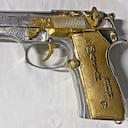 Esta pistola con piezas en oro acompañaba a Mayimbú las 24 horas del día. Uno de sus socios del cartel de Sinaloa se la regaló.