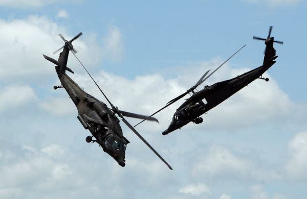 Dentro de la feria, ha habido una demostración de tácticas de recuperación de personal llevadas a cabo por helicópteros Arpía y UH-60 Ángel.