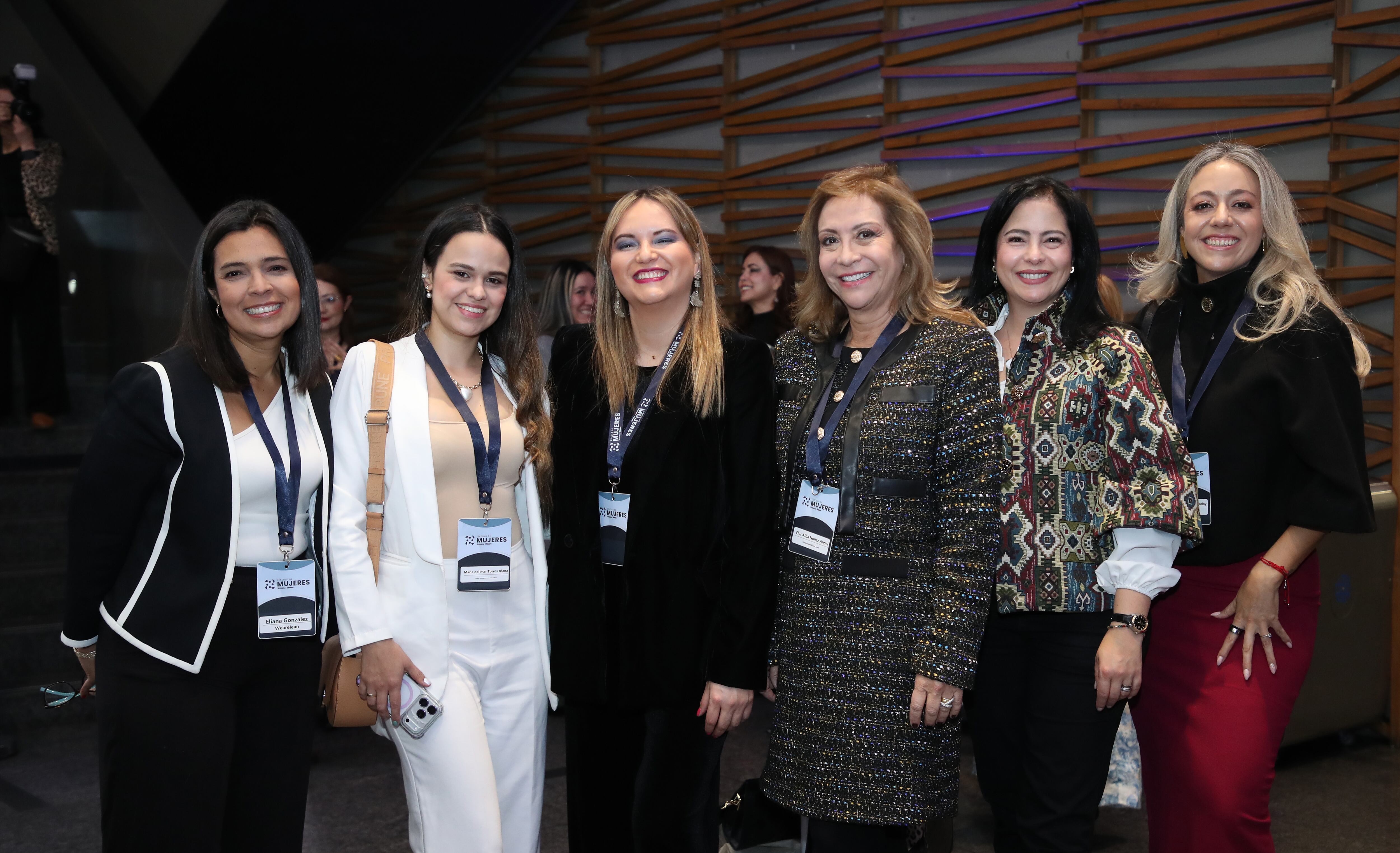 De izquierda a derecha se encuentran las afiliadas del Circulo de Mujeres Semana Dinero: Eliana González, María del Mar Palau, Andrea García Beltrán, Flor Alba Núñez, Luchy Mejía y María José Granados