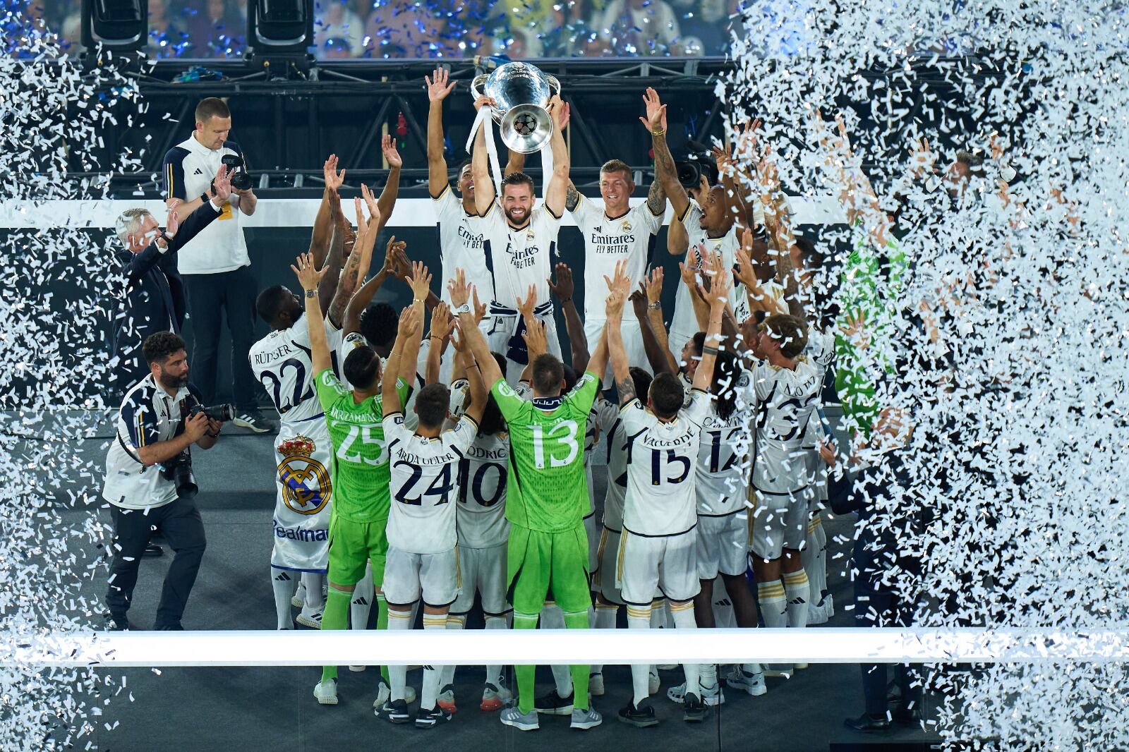 Impresionante celebración del Real Madrid en el Santiago Bernabéu luego de conquistar la Champions League