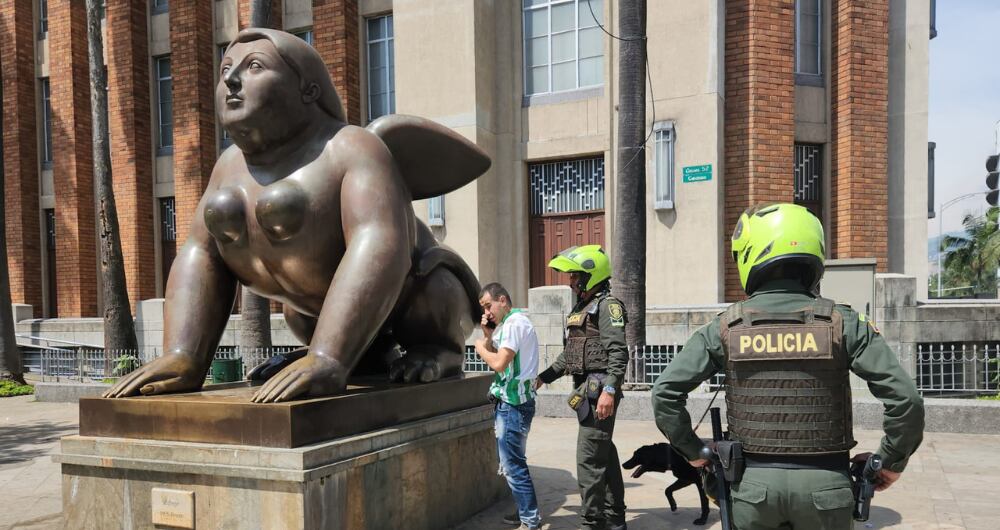 Operativos de control en la plaza Botero de Medellín.