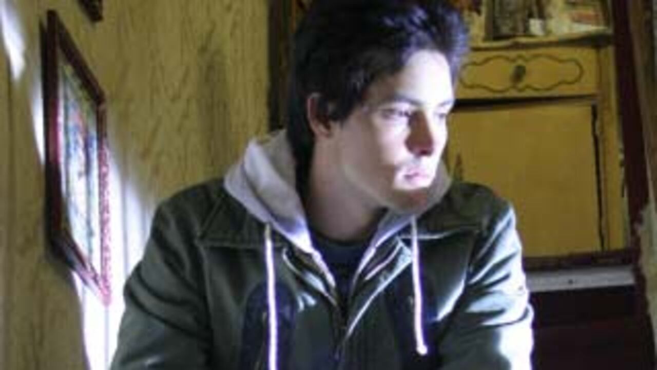 Marlon Cruz (Aldemar Correa) busca, por toda Nueva York, a la amante que ha seguido en un viaje desesperado desde Medellín