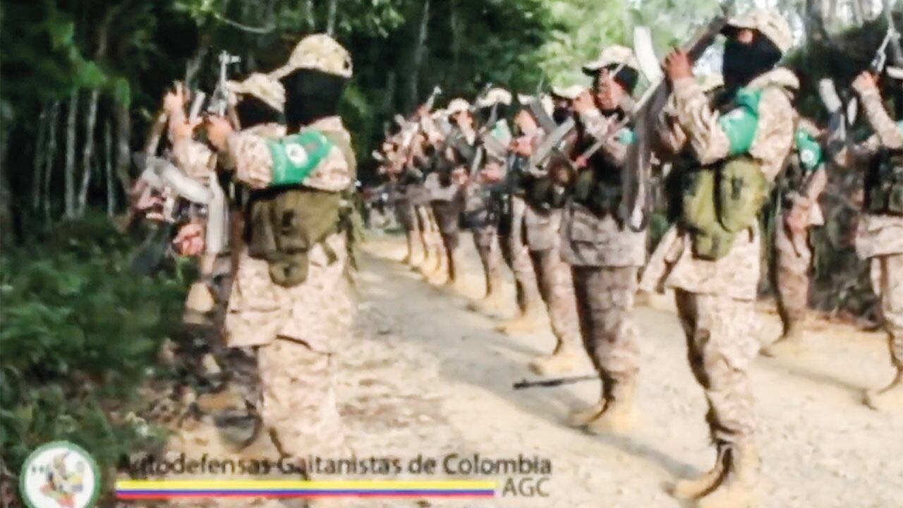 "Tienen a la población comprada en medio de la crisis económica".