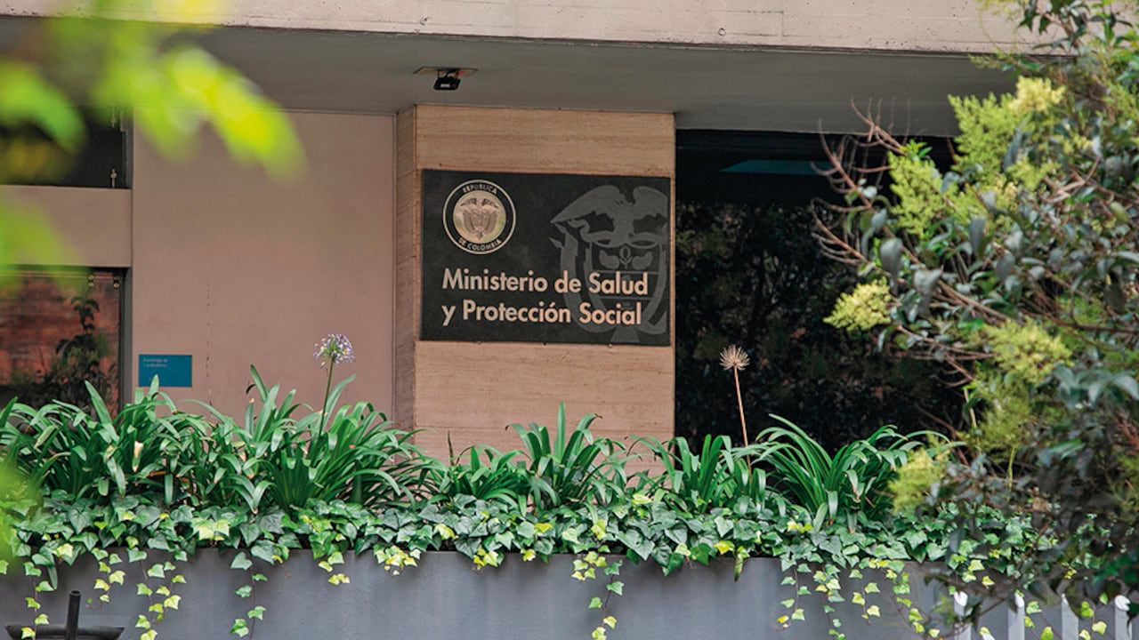 Ministerio de Salud especificó cómo cambiará el manejo de restos humanos en clínicas y cementerios.