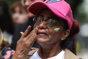 Consulado de Venezuela
Plantón en contra de Nicolas Maduro por el fraude en las elecciones presidenciales