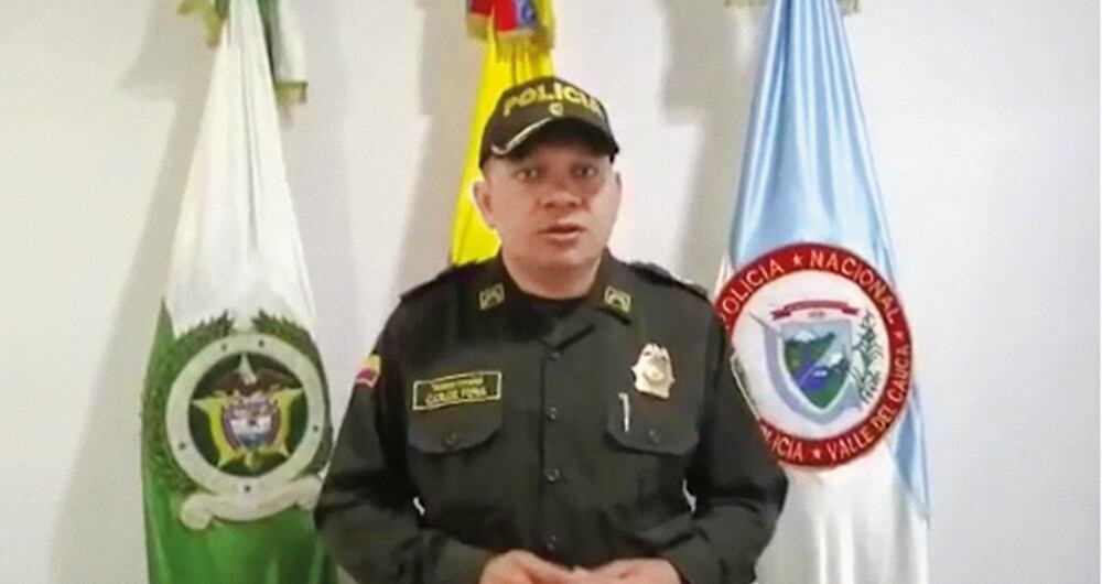    El coronel Carlos Feria, jefe de la Casa Militar de la Presidencia de la República, es uno de los oficiales con más poder en el país. Por su trabajo, que consiste en garantizar la seguridad del presidente Gustavo Petro, tiene acceso a información privilegiada de las agencias del Estado. 