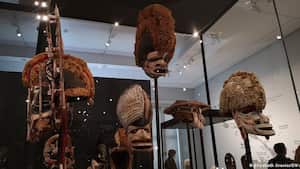 Máscaras de Oceanía en el Foro Humboldt de Berlín.