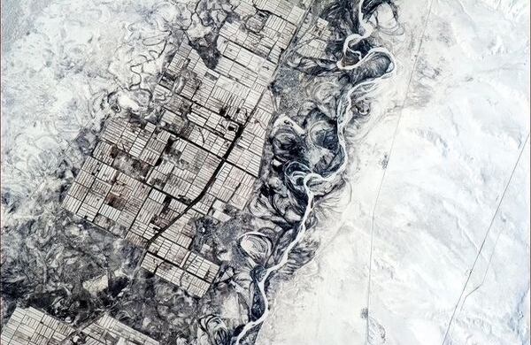 "Los humanos necesitan delimitaciones, la naturaleza no". Asia Central,  (Chris Hadfield @Cmdr_Hadfield) 