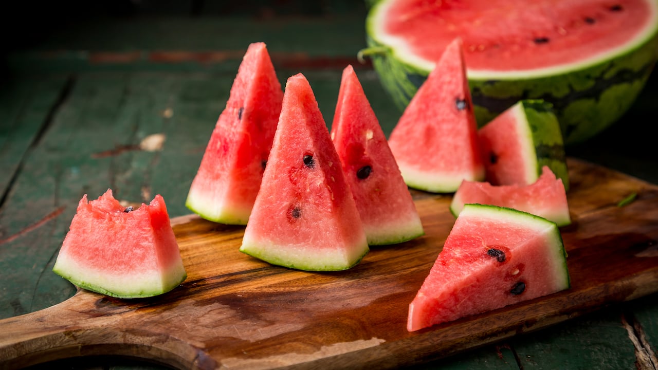 La sandía aporta aproximadamente 4,5 mg de licopeno por cada 100 gramos de fruta.