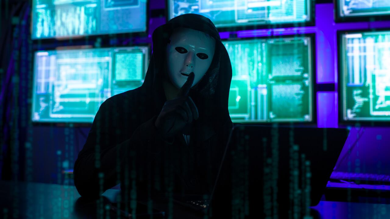 El engaño de la “clave por vencerse” está diseñado para capturar correos, contraseñas y códigos de seguridad.