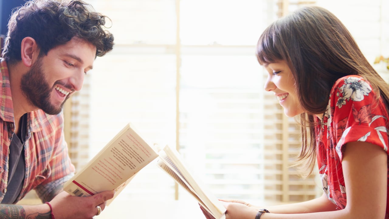 Leer en pareja. Literatura erótica. Terapia pareja.