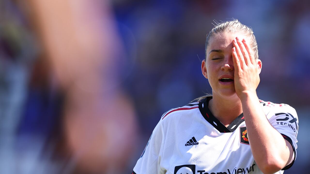 Alessia Russo, del Manchester United Women, reacciona durante el partido de la FA Women's Super League entre el Liverpool y el Manchester United en Prenton Park el 27 de mayo de 2023 en Birkenhead, Reino Unido.