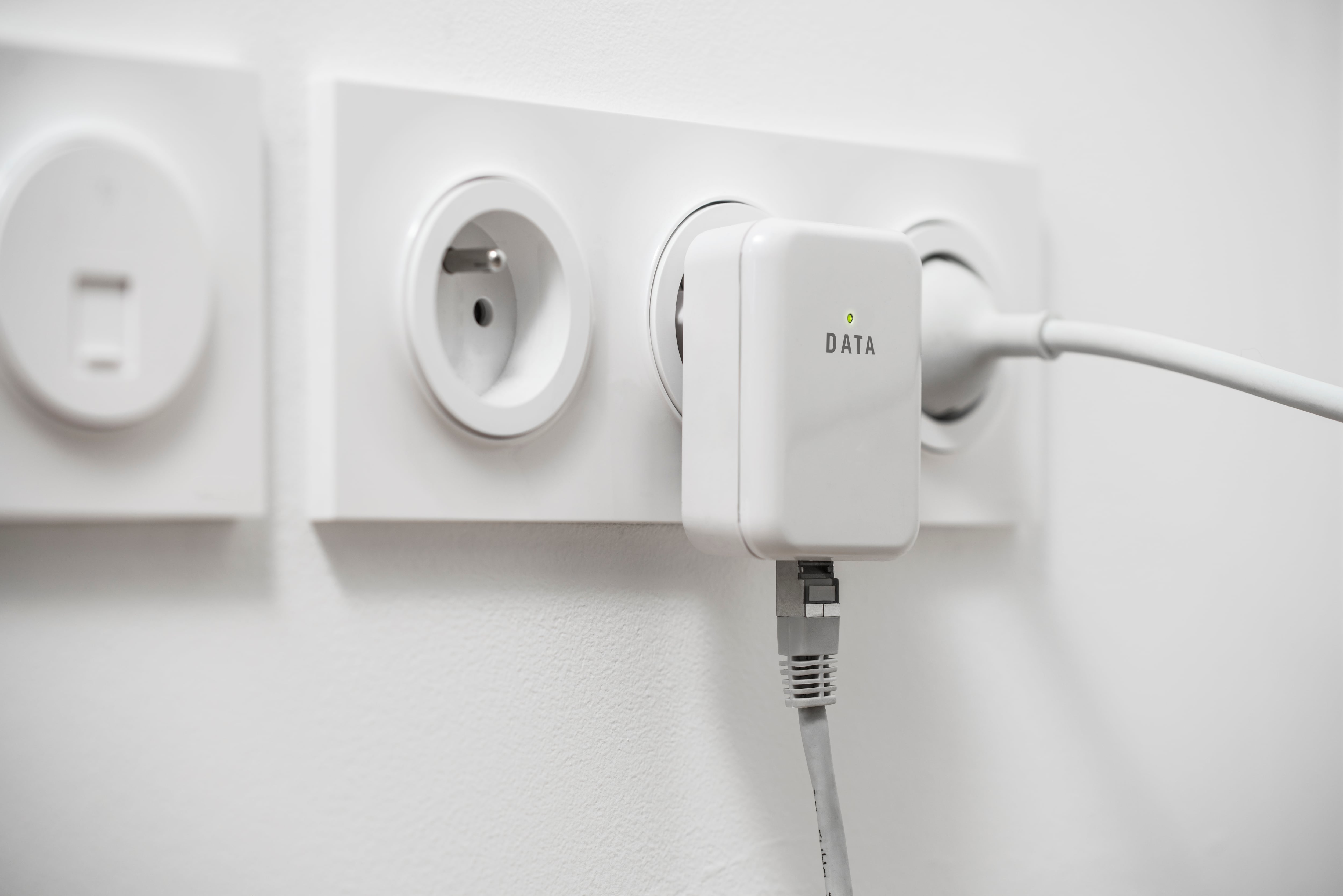Utilizan el cableado eléctrico de la vivienda para transportar la señal de internet.