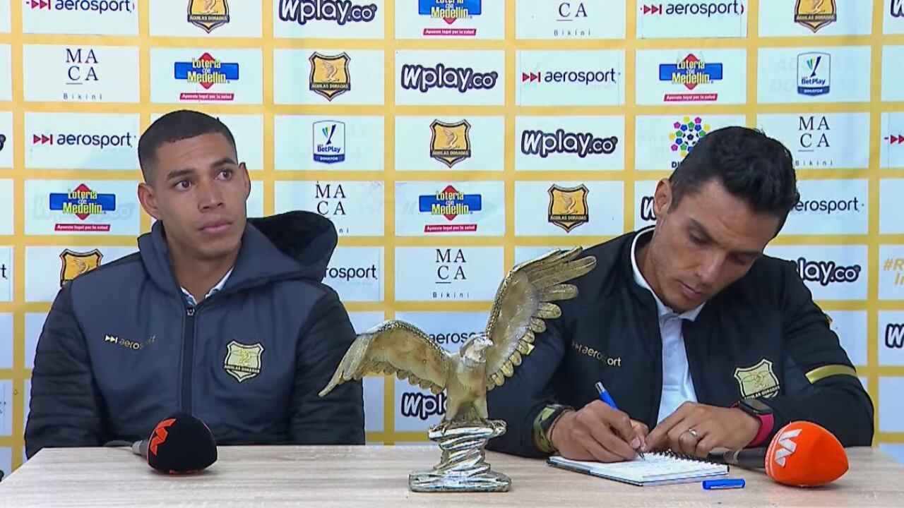 Lucas González durante la rueda de prensa después del partido ante Alianza Petrolera