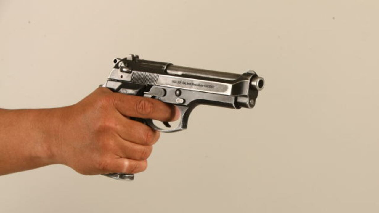 Una mujer fue acusada de contratar un sicario para asesinar a su esposo para cobrar el seguro de vida.