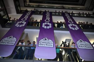 People wait for the declaration of results at the Camden Council count centre in London early on July 5, 2024 after polls closed in Britain's general election. Britain's main opposition Labour party looks set for a landslide election win, exit polls indicated, with Keir Starmer replacing Rishi Sunak as prime minister, ending 14 years of Conservative rule. (Photo by JUSTIN TALLIS / AFP)