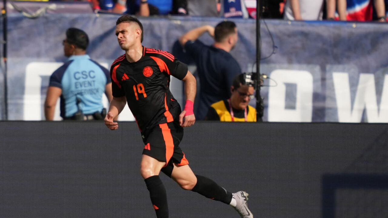 Rafael Santos Borre # 19 de Colombia celebra el gol durante la primera mitad contra Estados Unidos en Commanders Field el 8 de junio de 2024 en Landover, Maryland. (Foto de Brad Smith/ISI Photos/USSF/Getty Images)