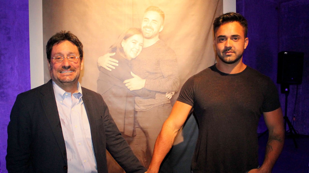 Francisco Santos y su hijo Pedro en un evento para apoyar las familias que se unen por la diversidad sexual.