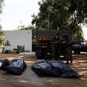 Los cuerpos de las víctimas de un ataque tras una infiltración masiva de hombres armados de Hamás.