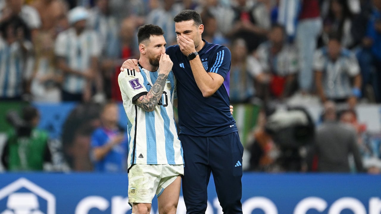Lionel Messi y Scaloni.
