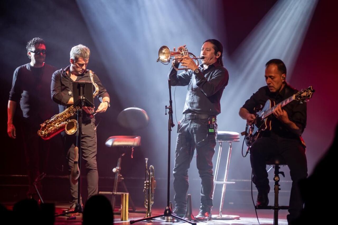 Por su talento, Carlos Acosta ha acompañado y participado en grabaciones musicales de Gilberto Santa Rosa, Cheo Feliciano, Ismael Miranda, Cano Estremera, Cheo Andújar, Rey Ruiz, Juancho Torres, entre otros.