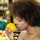 El olfato es el responsable del 80% de los sabores que probamos. Foto Corbis.