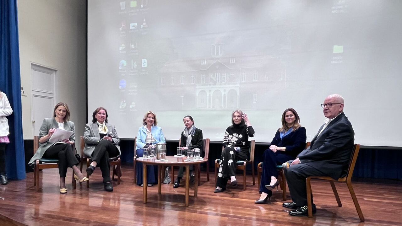 El libro cuenta las anécdotas de las primeras damas en la Casa de Nariño.