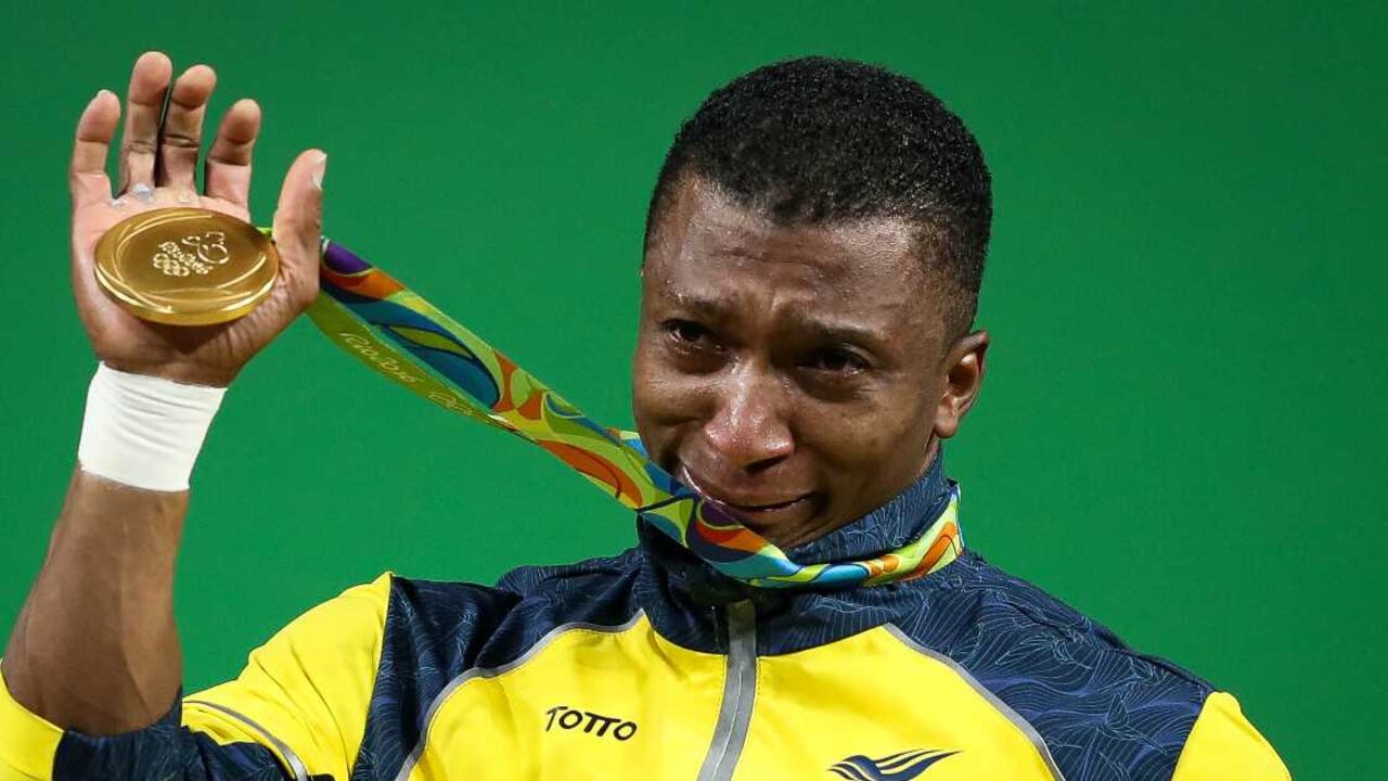 El llanto emocionado del ganador de oro olímpico. EFE/FERNANDO BIZERRA
