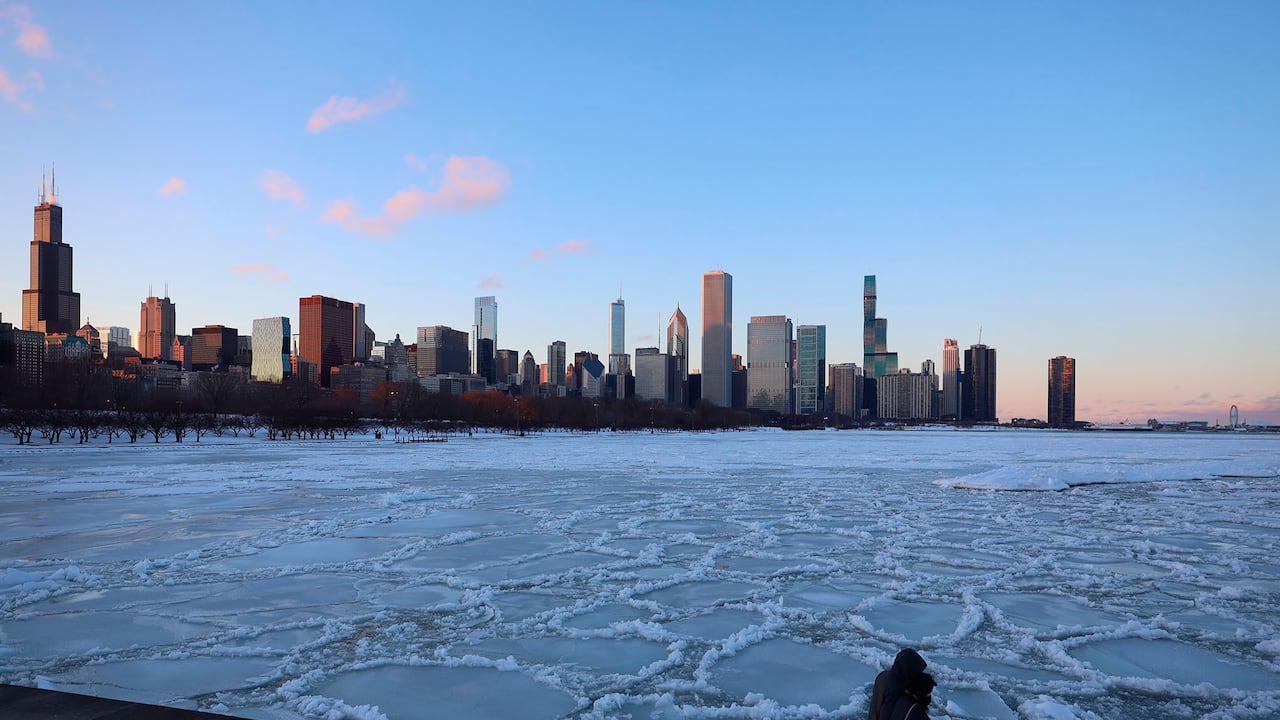Acusada de confrontar agresivamente unos hombres negros que andaban en bicicleta cerca de un muelle a lo largo del lago Michigan en Winnetka,