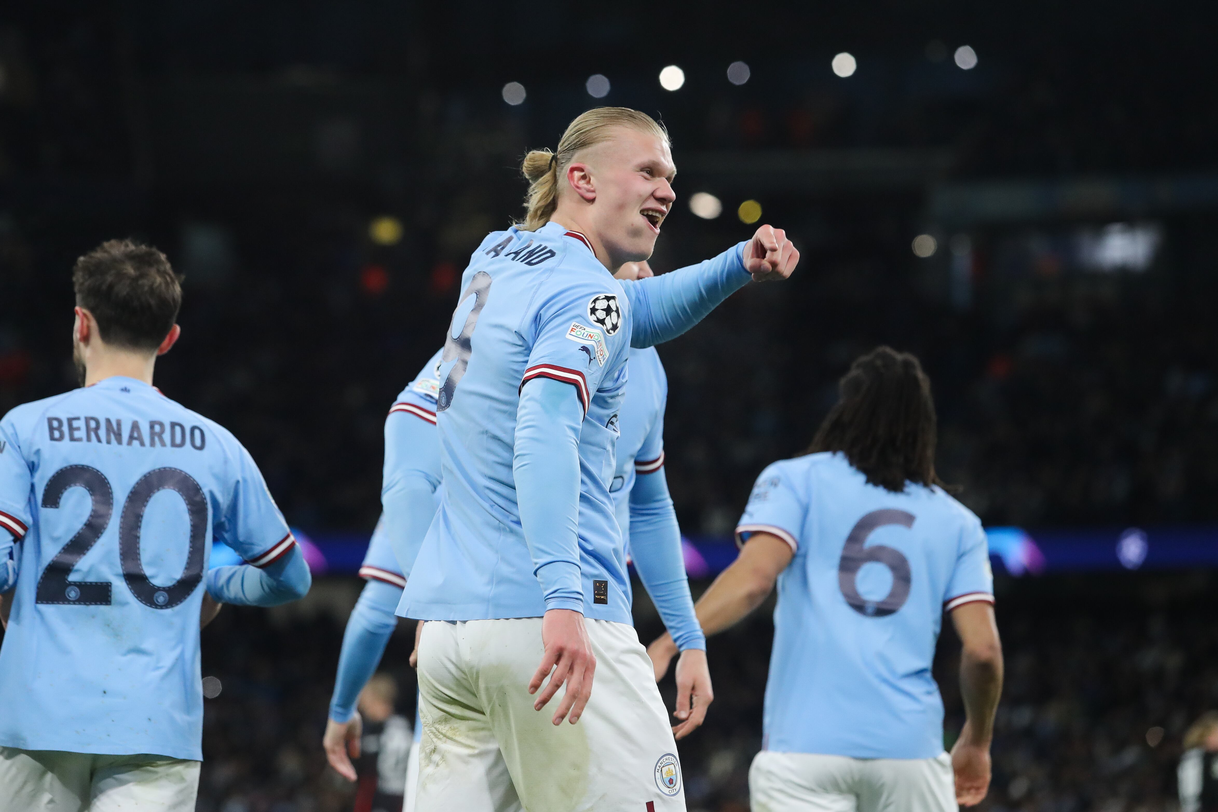 Erling Haaland se convirtió en el tercer jugador de la historia en marcar cinco goles en Champions.