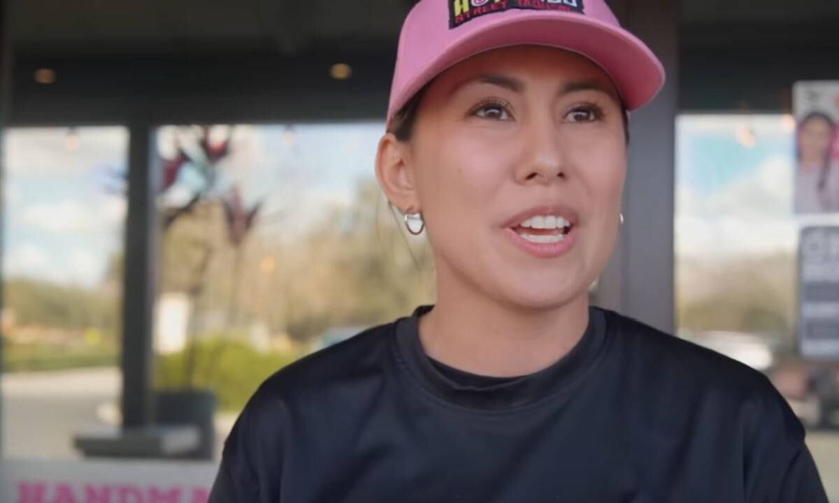 Claudia pudo contarle a 'La Blue Kombi' que lo que ganaría en Colombia durante un mes es lo que normalmente se hace en una semana trabajando como mesera en Estados Unidos