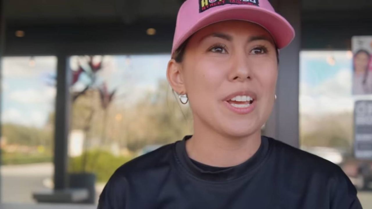 Claudia pudo contarle a 'La Blue Kombi' que lo que ganaría en Colombia durante un mes es lo que normalmente se hace en una semana trabajando como mesera en Estados Unidos