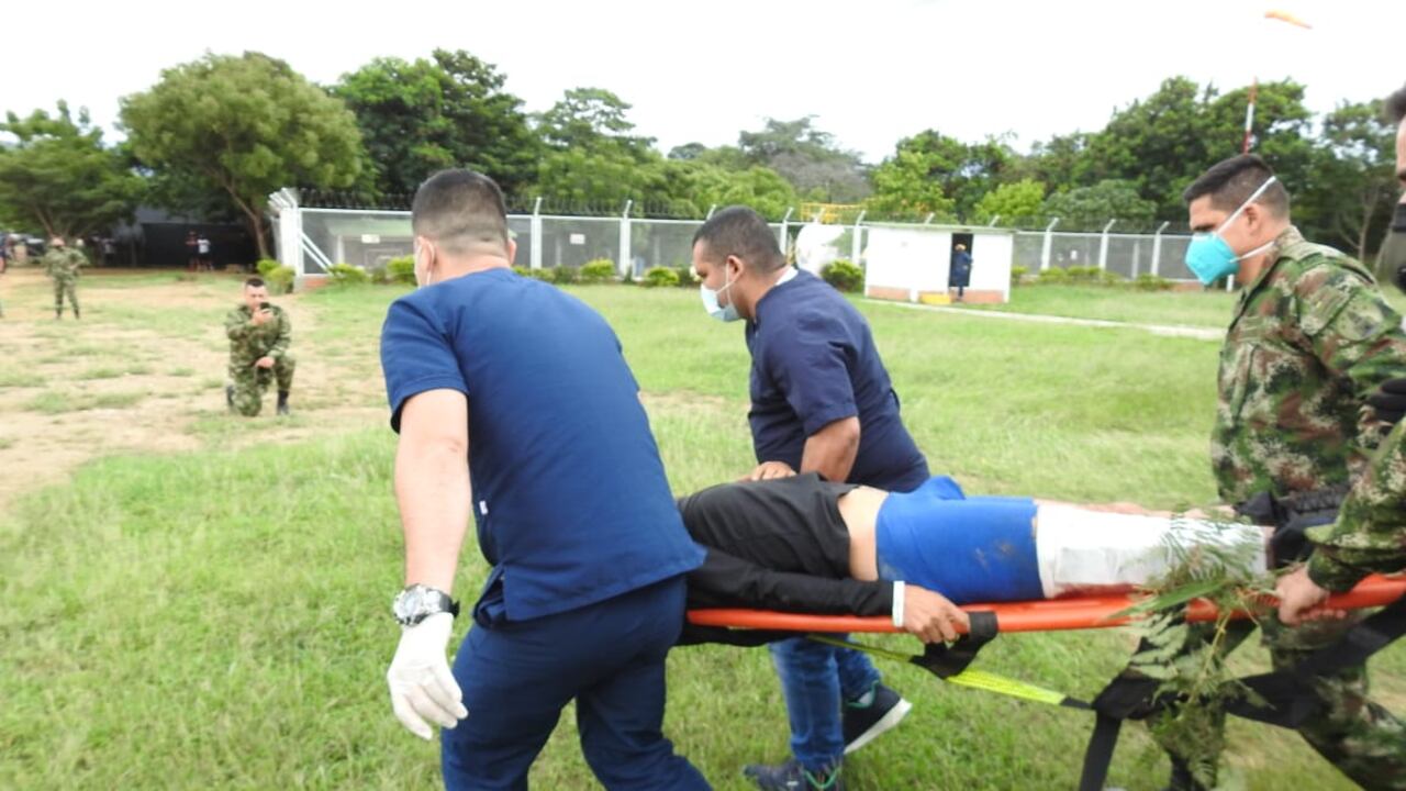 En el operativo uno de los integrantes resultó herido. Fue auxiliado por las unidades militares.