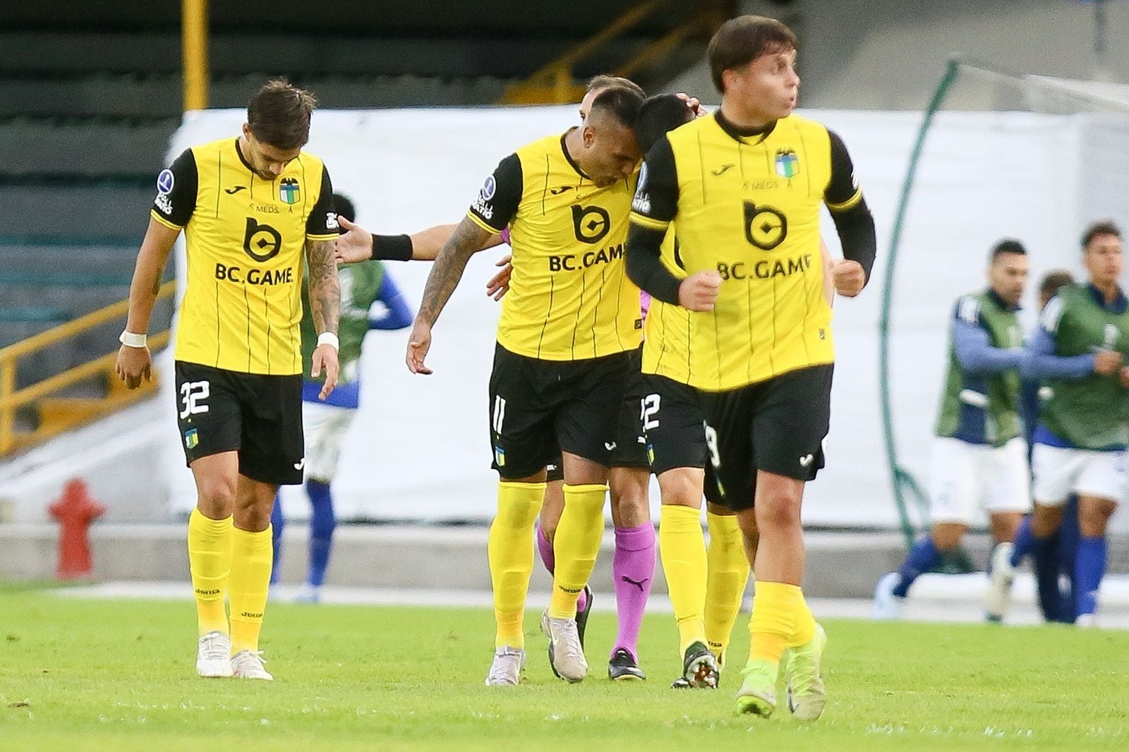 O'Higgins celebrando su triunfo ante Millonarios en Bogotá.