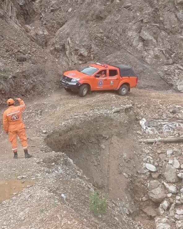 La motocicleta quedó destruida en el abismo.