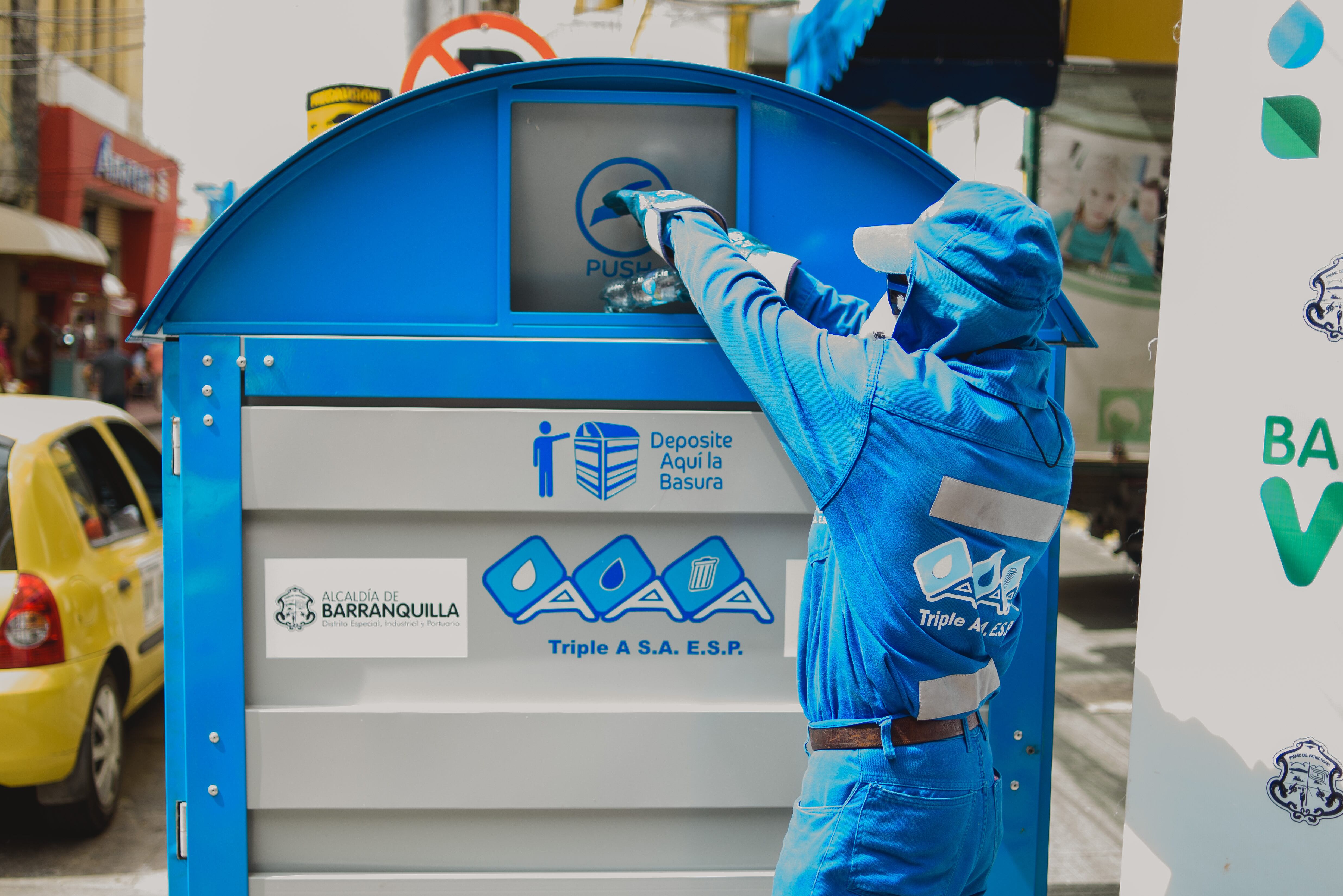 La empresa es la encargada de la prestación de los servicios de acueducto, alcantarillado y aseo en Barranquilla y otros municipios del Atlántico.