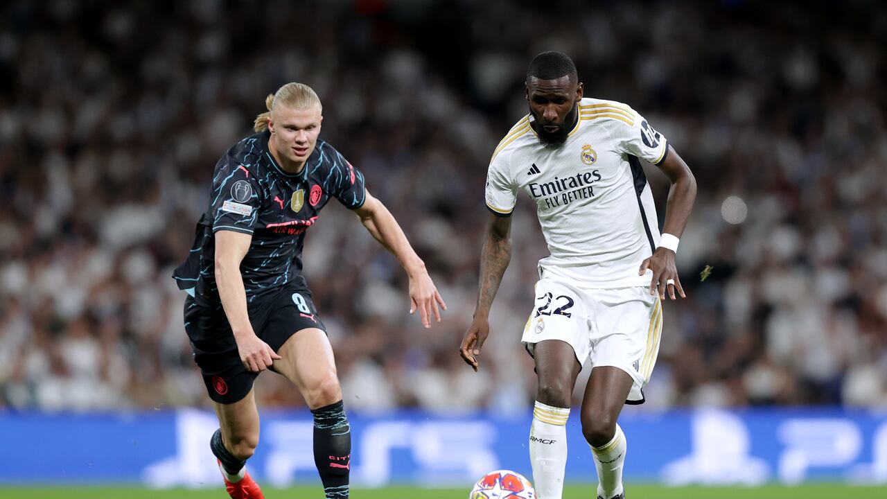 MADRID, SPAIN - APRIL 09: Erling Haaland(L) of Manchester City FC competes for the ball with Antonio Rudiger (R) of Real Madrid CF during the UEFA Champions League quarter-final first leg match between Real Madrid CF and Manchester City at Estadio Santiago Bernabeu on April 09, 2024 in Madrid, Spain. (Photo by Gonzalo Arroyo - UEFA/UEFA via Getty Images)