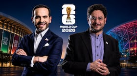 Abelardo de la Espriella e Iván Cepeda, candidatos presidenciales. Atrás, imágenes del Mundial United 2026