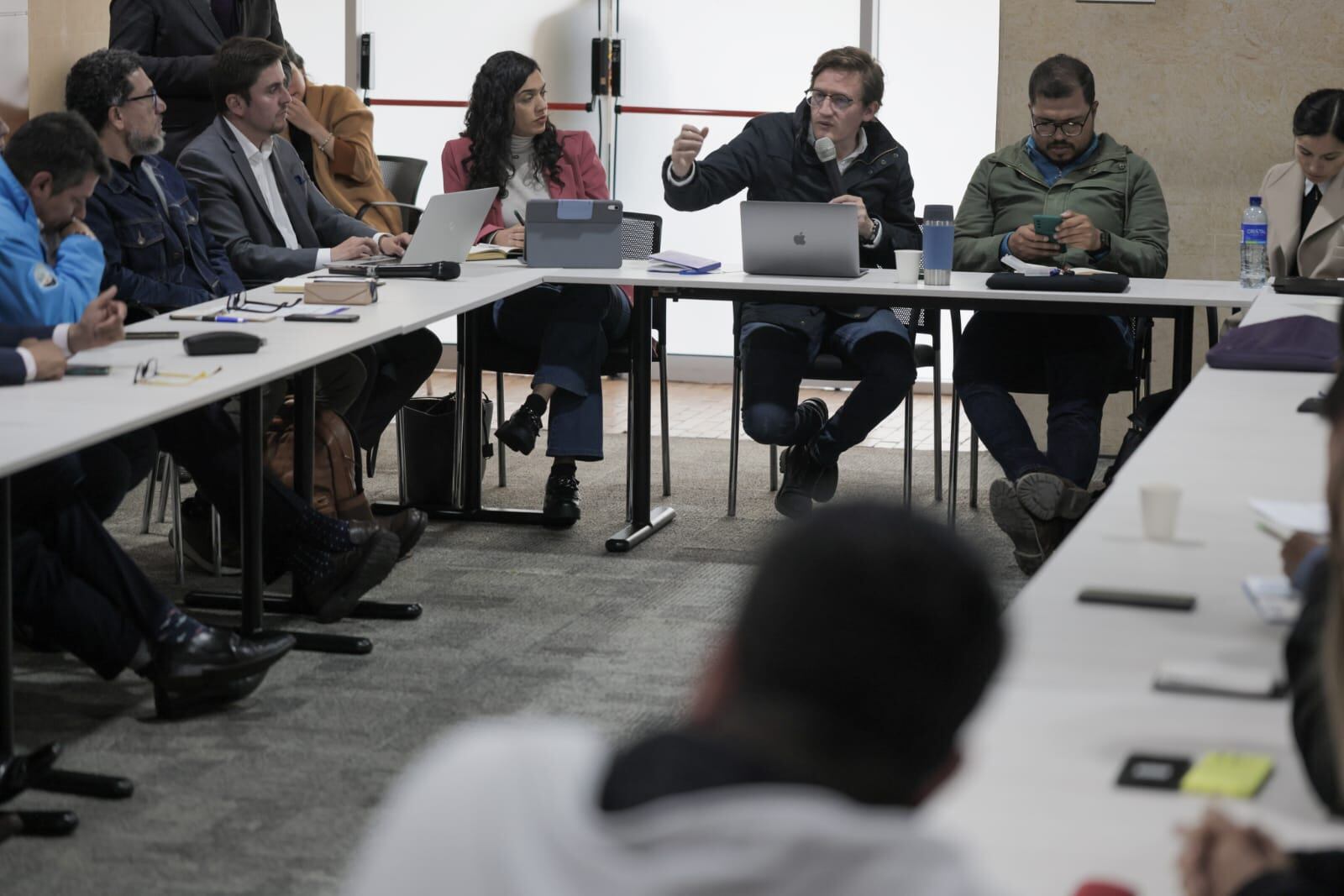 Funcionarios del Distrito se reunieron con líderes taxistas para buscar salidas al paro anunciado por el gremio