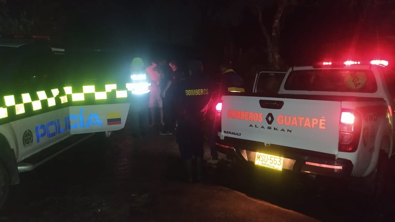 La Policía y los Bomberos de Guatapé hicieron presencia en el lugar de la tragedia.