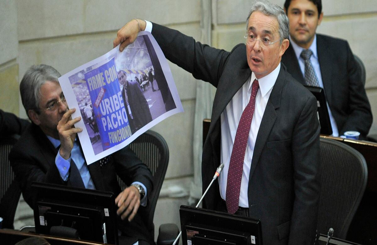 A su regreso Uribe se 'despachó' contra varios congresistas, entre ellos Jimmy Chamorro. Foto: Carlos Julio Martínez / SEMANA