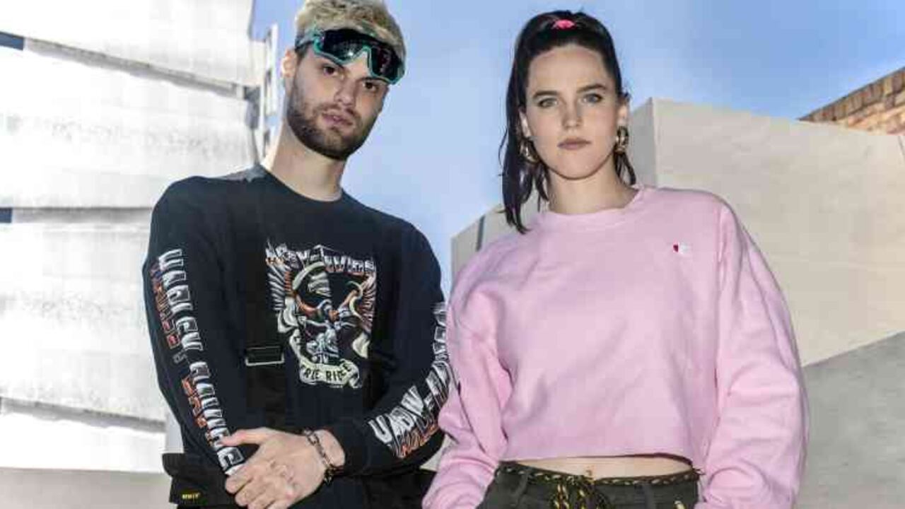 "Desde el primer momento en que la vi tocando Bossa Nova y Jazz con su guitarra, cantando en portugués, supe que podría funcionar", dice Tucker Halpern sobre su compañera de viaje musical Sophie Hawley-Wled. Sin duda, ha funcionado. Foto: Diana Rey Melo