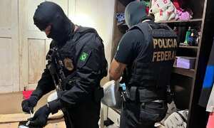 "La Policía está realizando arrestos y allanamientos contra esa banda. Felicito a los equipos de la Policía por el importante trabajo", escribió el ministro de Justicia en su cuenta de Twitter