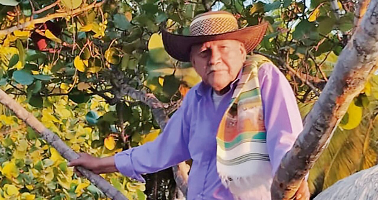 Luis Felipe Santos, de 91 años y vacunado, sobrevivió a ómicron.