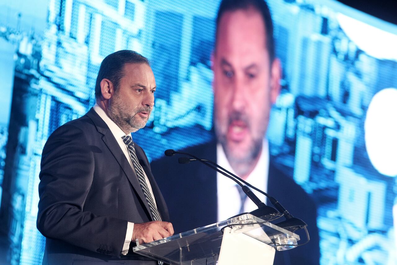 El ministro de Fomento en funciones, José Luis Ábalos, pronuncia su discurso durante el III Congreso Bienal Iberoamericano de Presidentes de Empresas y Familias Empresarias en Madrid el 01 de octubre de 2019 en Madrid, España.