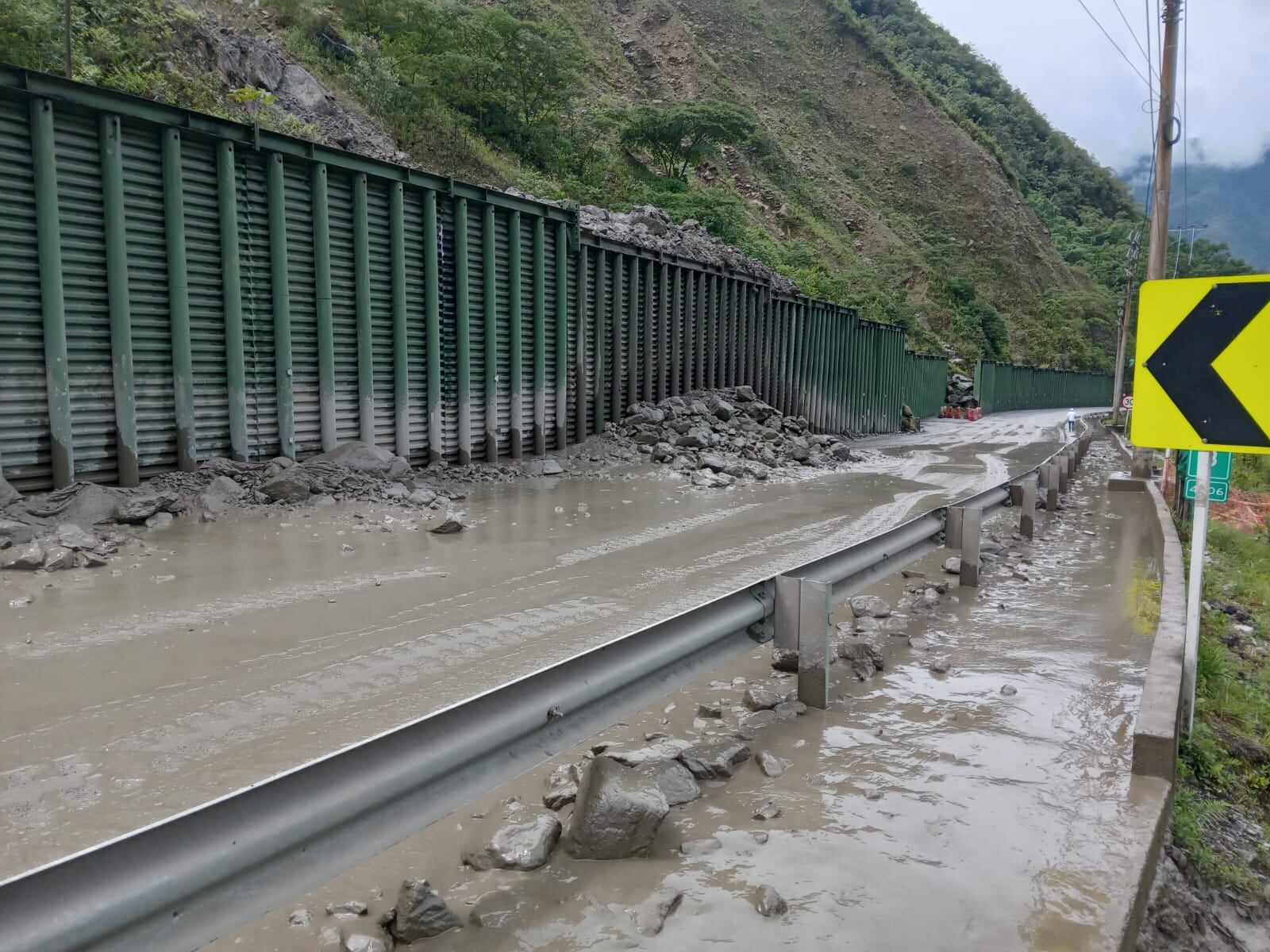 La vía será habilitada una vez se evidencia que no hay riesgo.