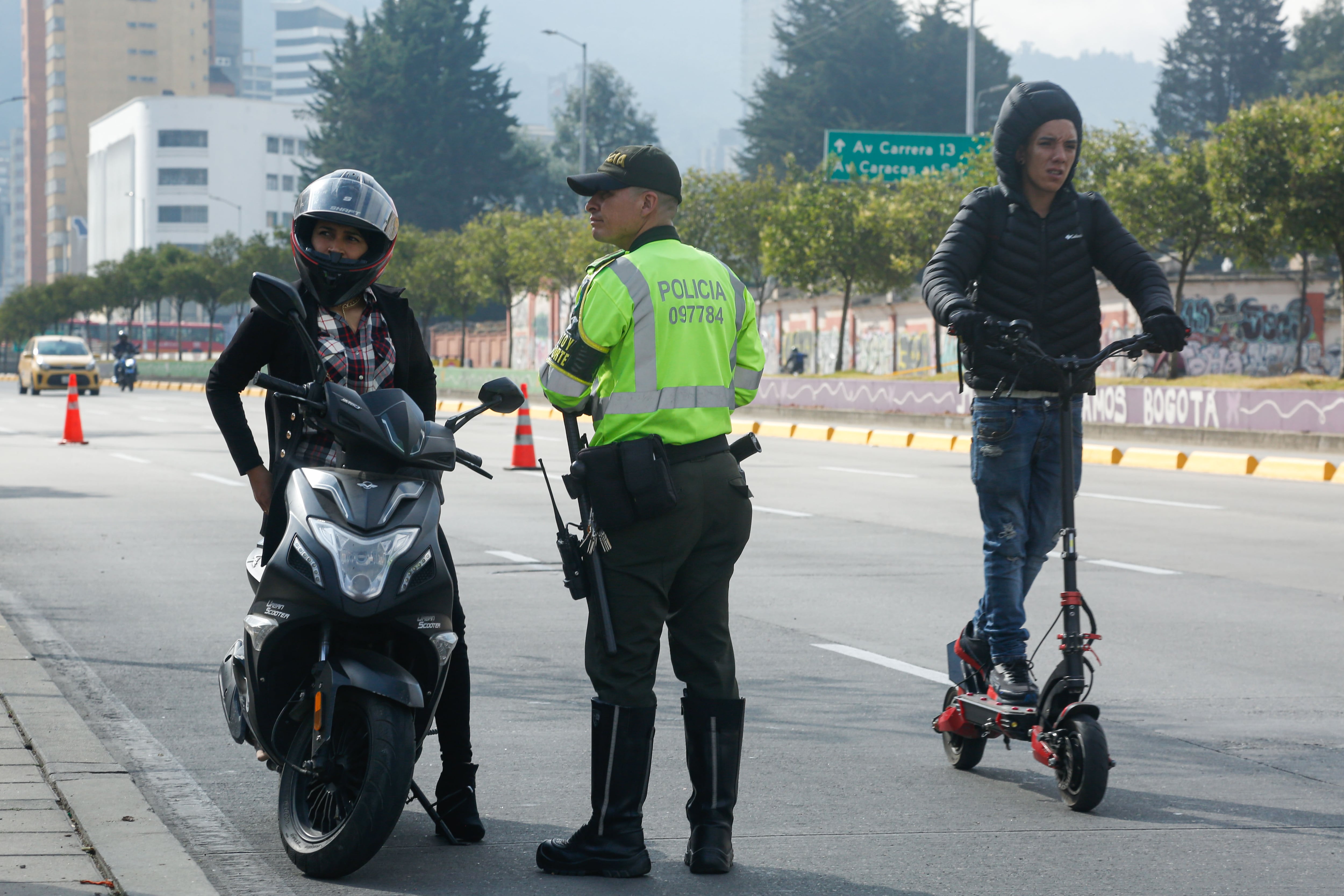 Patinetas, bicicletas, trafico suave