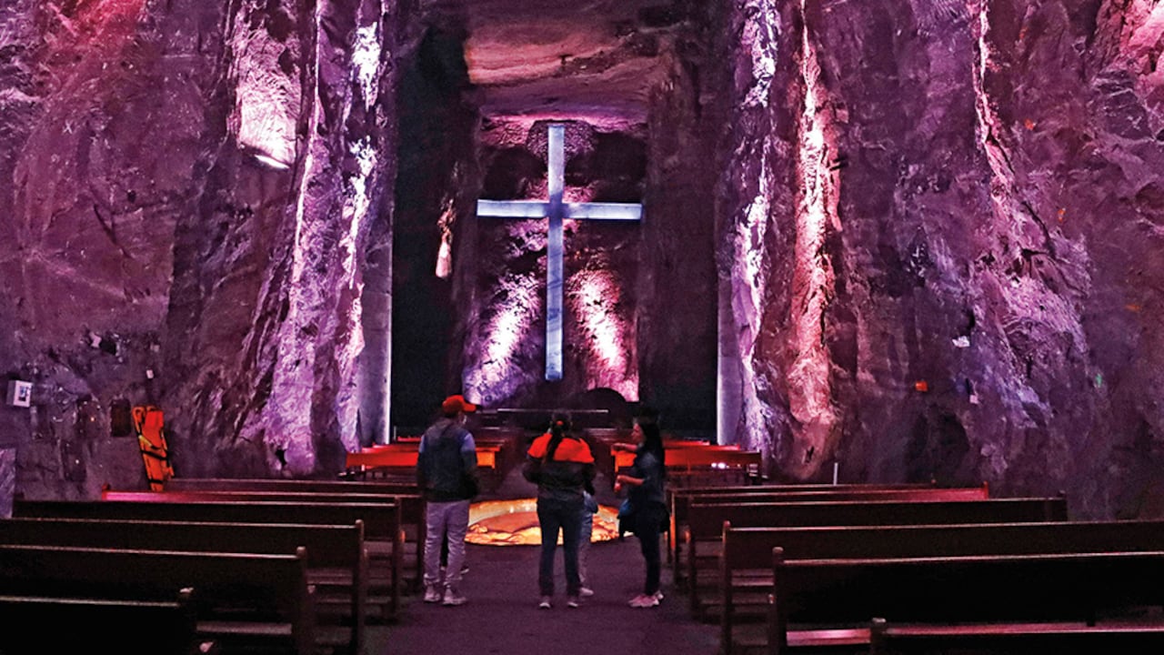 La Catedral de Sal de Zipaquirá es uno de los atractivos para visitar cerca de Bogotá.