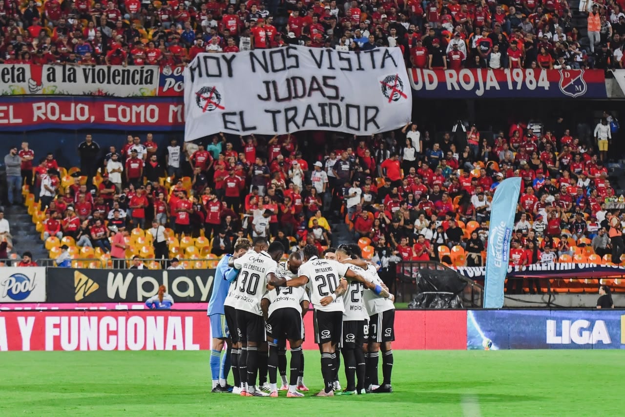 Trapo que hinchas del Medellín le dedican a Cuadrado